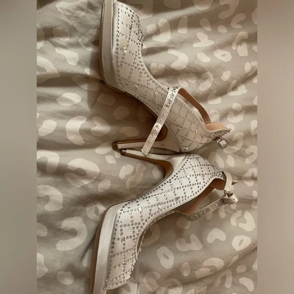 Dream Pair Heals - Picture 2 of 3